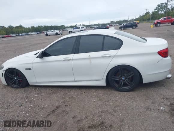 2013 BMW 5 Series 535i с VIN WBAFR7C5XDC820376, выставлен на аукционе IAAI как лот 43388215 с пробегом 157 676 миль миль и . История ставок и продаж доступна на DreamBid. Изображение 14.