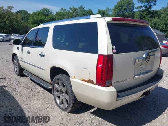 2007 Cadillac Escalade ESV with VIN 1GYFK66897R226123, listed as a IAAI auction lot 42810667 with 108,029 mi miles and . Bid and sale history available at DreamBid. Image 3.