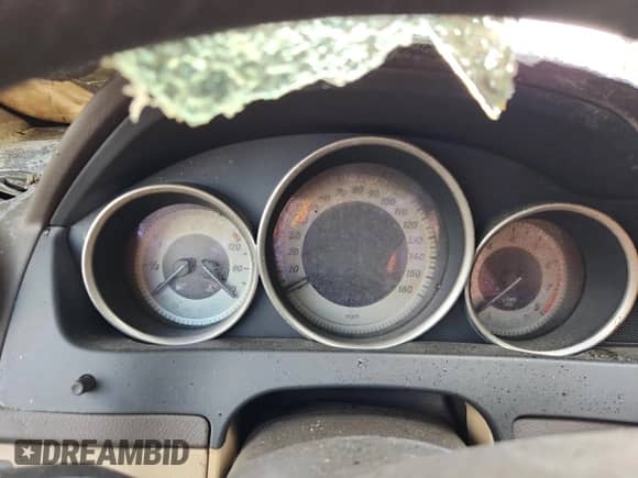 2014 Mercedes-Benz C 300 Sport with VIN WDDGF8AB7ER325152, listed as a Copart auction lot 85700335 with Not provided miles and Non repairable. Bid and sale history available at DreamBid. Image 9.