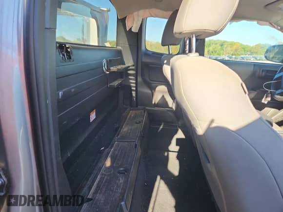 2019 Toyota Tacoma SR с VIN 5TFRX5GN3KX158845, выставлен на аукционе Copart как лот 85913545 с пробегом 76 735 миль миль и Списание • Salvage title. История ставок и продаж доступна на DreamBid. Изображение 10.