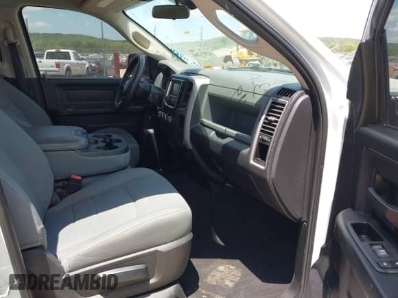 2017 Ram 1500 Tradesman z VIN 1C6RR7FG4HS717809, wystawiony jako IAAI lot #42571264 z przebiegiem 256 134 mil mil oraz . Historia ofert i sprzedaży dostępna na DreamBid. Obrazek 5.