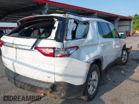 2019 Chevrolet Traverse LT Cloth z VIN 1GNEVGKW8KJ228639, wystawiony jako IAAI lot #42388340 z przebiegiem Nie podano mil oraz . Historia ofert i sprzedaży dostępna na DreamBid. Obrazek 4.