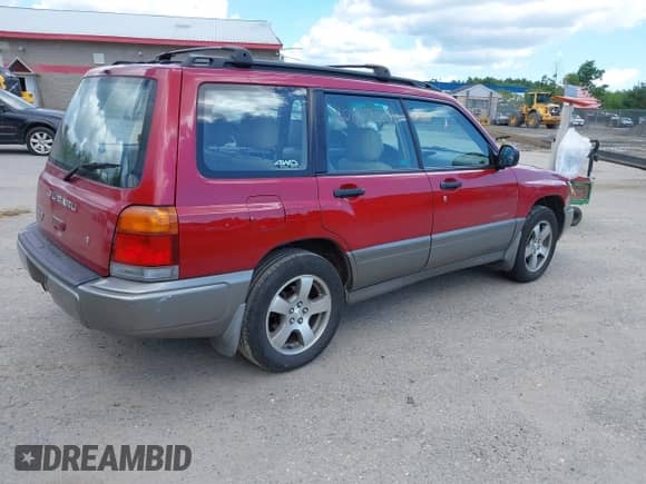 1999 Subaru Forester S with VIN JF1SF6558XH709095, listed as a IAAI auction lot 42893261 with 132,877 mi miles and . Bid and sale history available at DreamBid. Image 4.