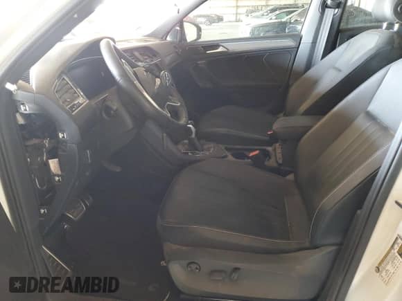 2024 Volkswagen Tiguan SE R-Line Black z VIN 3VVCB7AX6RM011544, wystawiony jako Copart lot #66198745 z przebiegiem 23 609 mil mil oraz Szkoda całkowita • Salvage title. Historia ofert i sprzedaży dostępna na DreamBid. Obrazek 7.