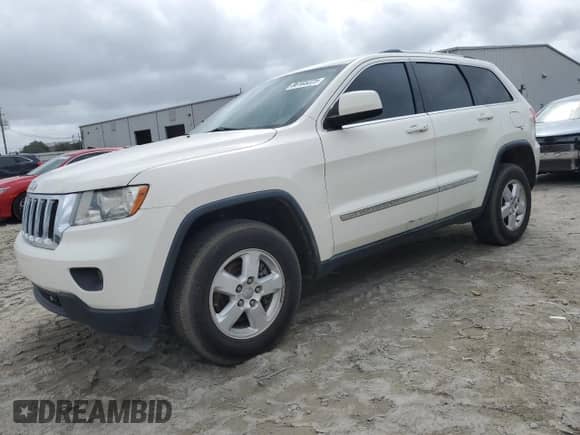 2012 Jeep Grand Cherokee Laredo z VIN 1C4RJEAG3CC327590, wystawiony jako Copart lot #86103225 z przebiegiem 153 140 mil mil oraz Czysty tytuł • Clean title. Historia ofert i sprzedaży dostępna na DreamBid. Obrazek 1.