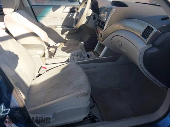 2010 Subaru Forester X z VIN JF2SH6AC2AG706376, wystawiony jako IAAI lot #42764996 z przebiegiem 129 490 mil mil oraz . Historia ofert i sprzedaży dostępna na DreamBid. Obrazek 5.