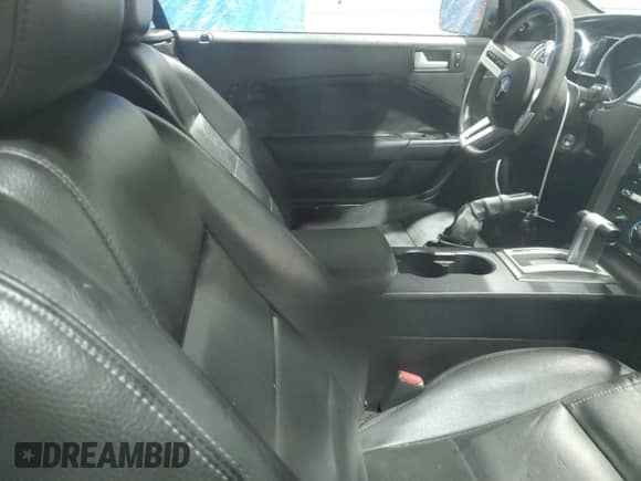 2005 Ford Mustang Deluxe с VIN 1ZVFT84NX55227418, выставлен на аукционе Copart как лот 84975425 с пробегом 149 334 миль миль и Чистый • Clean title. История ставок и продаж доступна на DreamBid. Изображение 10.