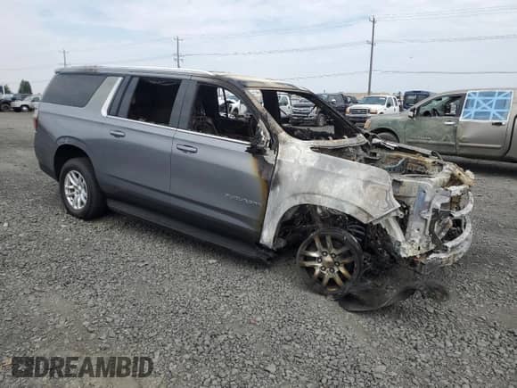 2021 Chevrolet Suburban LS z VIN 1GNSKBEDXMR171549, wystawiony jako Copart lot #70555665 z przebiegiem Nie podano mil oraz Szkoda całkowita • Salvage title. Historia ofert i sprzedaży dostępna na DreamBid. Obrazek 4.