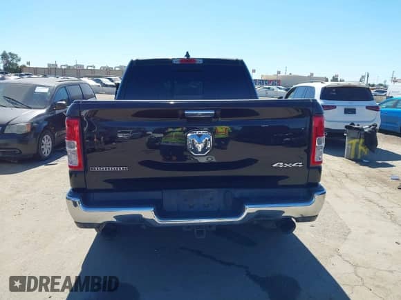 2019 Ram 1500 Big Horn z VIN 1C6SRFFTXKN668534, wystawiony jako IAAI lot #43486897 z przebiegiem 102 972 mil mil oraz . Historia ofert i sprzedaży dostępna na DreamBid. Obrazek 16.