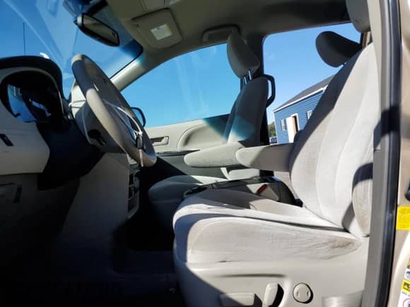 2013 Toyota Sienna LE AAS with VIN 5TDKK3DC4DS341588, listed as a Copart auction lot 85816685 with 106,494 mi miles and Clean title. Bid and sale history available at DreamBid. Image 7.