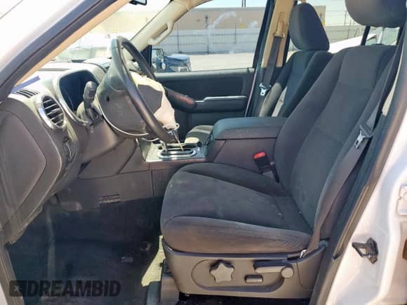 2010 Ford Explorer XLT z VIN 1FMEU6DE7AUA81491, wystawiony jako Copart lot #64130645 z przebiegiem 408 534 mil mil oraz Szkoda całkowita • Salvage title. Historia ofert i sprzedaży dostępna na DreamBid. Obrazek 7.