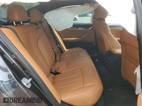 2019 BMW 5 Series 530e xDrive z VIN WBAJB1C58KB375649, wystawiony jako Copart lot #59561305 z przebiegiem Nie podano mil oraz Szkoda całkowita • Salvage title. Historia ofert i sprzedaży dostępna na DreamBid. Obrazek 10.