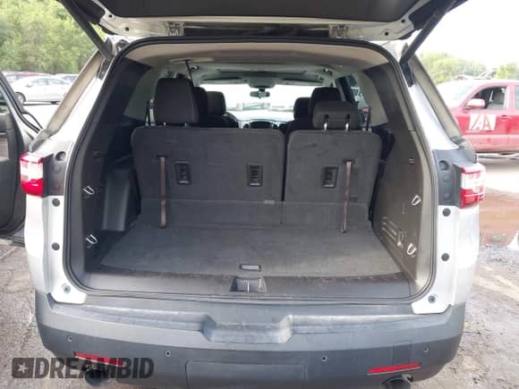 2019 Chevrolet Traverse LT Cloth с VIN 1GNERGKW2KJ172900, выставлен на аукционе IAAI как лот 42936830 с пробегом 142 037 миль миль и . История ставок и продаж доступна на DreamBid. Изображение 17.