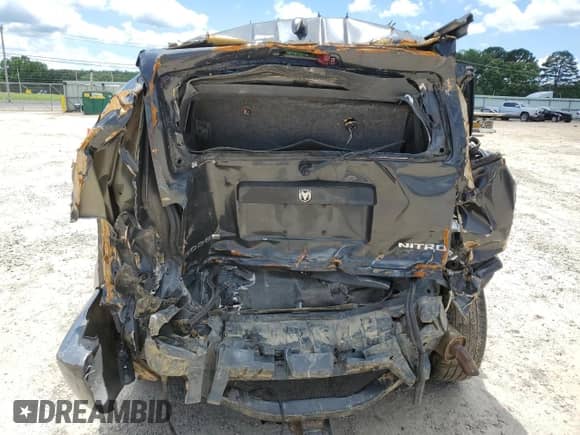 2011 Dodge Nitro Heat with VIN 1D4PT4GK1BW589213, listed as a Copart auction lot 58858565 with 202,844 mi miles and Salvage title. Bid and sale history available at DreamBid. Image 6.