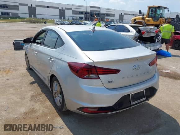 2019 Hyundai Elantra Value Edition z VIN 5NPD84LF4KH450404, wystawiony jako IAAI lot #43251128 z przebiegiem 99 895 mil mil oraz . Historia ofert i sprzedaży dostępna na DreamBid. Obrazek 3.