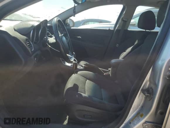 2014 Chevrolet Cruze 1LT z VIN 1G1PC5SB2E7293621, wystawiony jako Copart lot #84248425 z przebiegiem 132 237 mil mil oraz Szkoda całkowita • Salvage title. Historia ofert i sprzedaży dostępna na DreamBid. Obrazek 7.