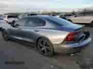 2019 Volvo S60 R-Design z VIN 7JR102FM8KG003945, wystawiony jako Copart lot #81183193 z przebiegiem 42 874 mil mil oraz . Historia ofert i sprzedaży dostępna na DreamBid. Obrazek 2.