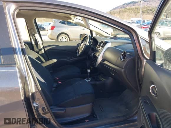 2016 Nissan Note SV z VIN 3N1CE2CP7GL351121, wystawiony jako IAAI lot #41126116 z przebiegiem 52 764 mil mil oraz . Historia ofert i sprzedaży dostępna na DreamBid. Obrazek 5.