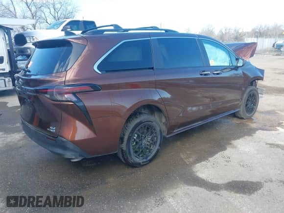 2024 Toyota Sienna XLE with VIN 5TDJSKFC5RS149767, listed as a IAAI auction lot 42038312 with Not provided miles and . Bid and sale history available at DreamBid. Image 4.