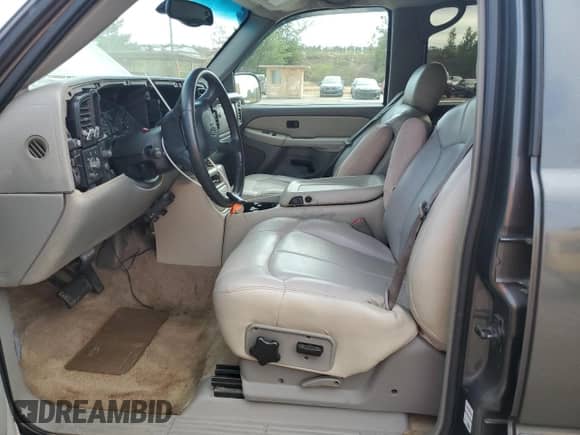 2002 Chevrolet Suburban LT with VIN 3GNEC16Z02G255908, listed as a Copart auction lot 82261495 with Not provided miles and Salvage title. Bid and sale history available at DreamBid. Image 7.