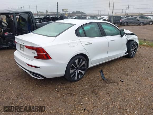 2022 Volvo S60 Momentum с VIN 7JRL12FZ1NG160853, выставлен на аукционе IAAI как лот 41012806 с пробегом 33 661 миль миль и . История ставок и продаж доступна на DreamBid. Изображение 4.