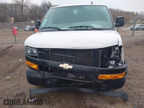 2018 Chevrolet Express Cargo z VIN 1GCWGBFG4J1326904, wystawiony jako IAAI lot #41969074 z przebiegiem 74 710 mil mil oraz . Historia ofert i sprzedaży dostępna na DreamBid. Obrazek 12.