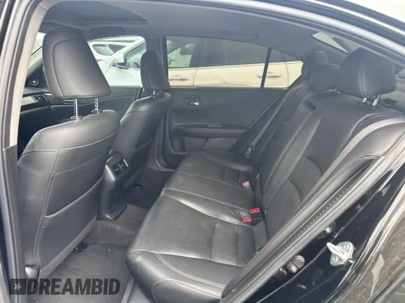 2017 Honda Accord Touring z VIN JHMCR6F74HC017371, wystawiony jako Copart lot #56739555 z przebiegiem 95 930 mil mil oraz Czysty tytuł • Clean title. Historia ofert i sprzedaży dostępna na DreamBid. Obrazek 11.