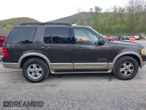 2005 Ford Explorer Eddie Bauer with VIN 1FMDU74K95UA83742, listed as a IAAI auction lot 42061489 with Not provided miles and . Bid and sale history available at DreamBid. Image 13.