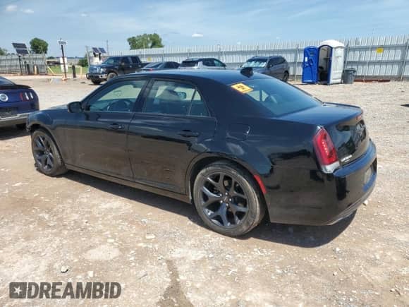 2021 Chrysler 300 S with VIN 2C3CCABG8MH585405, listed as a Copart auction lot 68684415 with 89,754 mi miles and Salvage title. Bid and sale history available at DreamBid. Image 2.