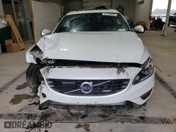 2015 Volvo S60 T6 R-Design Platinum с VIN YV1902TS8F1346987, выставлен на аукционе Copart как лот 72720554 с пробегом 139 797 миль миль и Списание • Salvage title. История ставок и продаж доступна на DreamBid. Изображение 5.