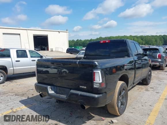 2014 Ram 1500 Express z VIN 1C6RR6FT9ES198064, wystawiony jako IAAI lot #42473916 z przebiegiem 180 137 mil mil oraz . Historia ofert i sprzedaży dostępna na DreamBid. Obrazek 4.