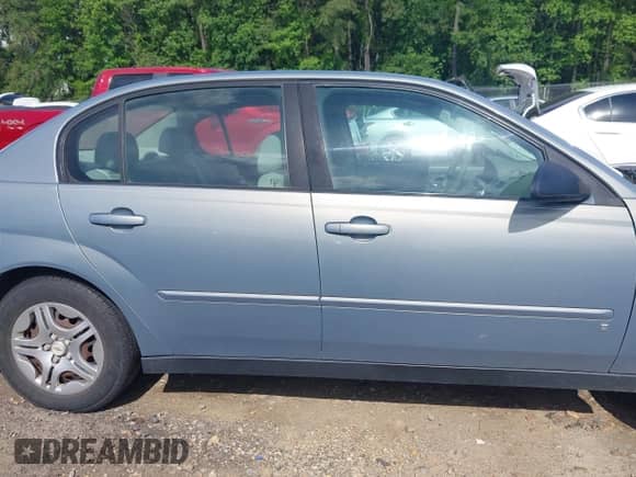 2008 Chevrolet Malibu Classic LS 1FL z VIN 1G1ZS58F48F102247, wystawiony jako IAAI lot #42222087 z przebiegiem 212 085 mil mil oraz . Historia ofert i sprzedaży dostępna na DreamBid. Obrazek 13.