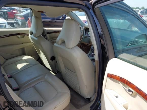 2008 Volvo XC70 with VIN YV4BZ982181039174, listed as a IAAI auction lot 43319329 with 210,982 mi miles and . Bid and sale history available at DreamBid. Image 8.