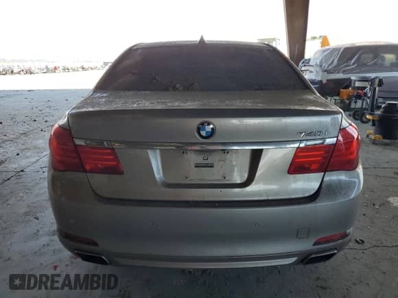 2011 BMW 7 Series 740i z VIN WBAKA4C50BC612489, wystawiony jako Copart lot #81472175 z przebiegiem 151 316 mil mil oraz Czysty tytuł • Clean title. Historia ofert i sprzedaży dostępna na DreamBid. Obrazek 6.