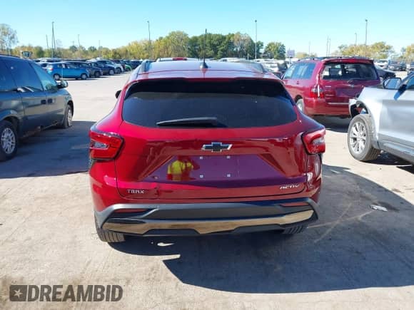 2024 Chevrolet Trax ACTIV z VIN KL77LKE23RC048113, wystawiony jako IAAI lot #43475358 z przebiegiem 10 434 mil mil oraz . Historia ofert i sprzedaży dostępna na DreamBid. Obrazek 16.