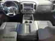 2017 GMC Sierra 1500 SLT z VIN 1GTV2NEJ6HZ158879, wystawiony jako Copart lot #63765645 z przebiegiem 73 951 mil mil oraz Szkoda całkowita • Salvage title. Historia ofert i sprzedaży dostępna na DreamBid. Obrazek 8.