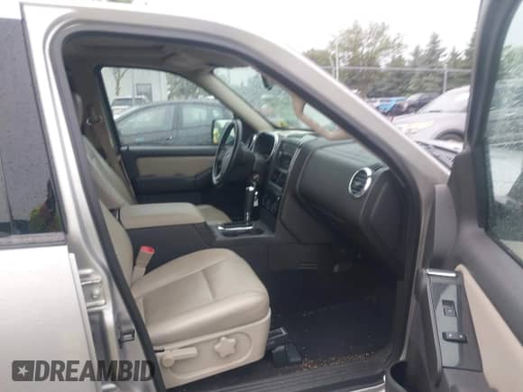2008 Ford Explorer XLT с VIN 1FMEU73E48UB24413, выставлен на аукционе IAAI как лот 43027126 с пробегом 90 867 миль миль и . История ставок и продаж доступна на DreamBid. Изображение 5.