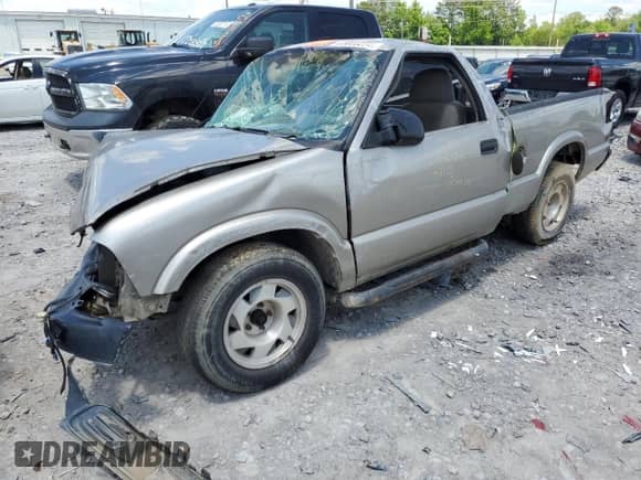 2003 Chevrolet S-10 with VIN 1GCCS14H838232283, listed as a Copart auction lot 72220104 with Not provided miles and Salvage title. Bid and sale history available at DreamBid. Image 1.