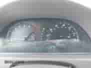 2002 Toyota Camry LE z VIN JTDBE32K320094291, wystawiony jako IAAI lot #42970747 z przebiegiem 198 294 mil mil oraz . Historia ofert i sprzedaży dostępna na DreamBid. Obrazek 7.