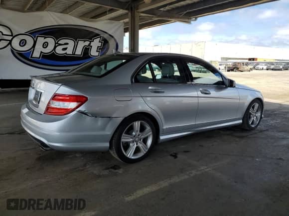 2011 Mercedes-Benz C 350 Sport с VIN WDDGF5GB0BR174866, выставлен на аукционе Copart как лот 71213015 с пробегом 114 030 миль миль и Списание • Salvage title. История ставок и продаж доступна на DreamBid. Изображение 3.