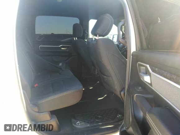 2023 Ram 1500 Big Horn z VIN 1C6RREFG2PN592682, wystawiony jako IAAI lot #42731258 z przebiegiem 83 058 mil mil oraz . Historia ofert i sprzedaży dostępna na DreamBid. Obrazek 8.