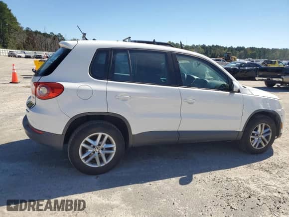 2011 Volkswagen Tiguan S с VIN WVGAV7AX8BW525930, выставлен на аукционе Copart как лот 87177385 с пробегом 151 196 миль миль и Списание • Salvage title. История ставок и продаж доступна на DreamBid. Изображение 3.