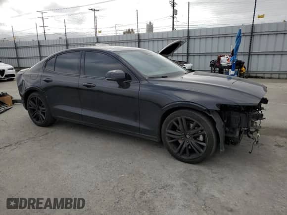 2024 Volvo S60 Plus Black Edition z VIN 7JRL12TH4RG310407, wystawiony jako Copart lot #55182175 z przebiegiem 26 896 mil mil oraz Szkoda całkowita • Salvage title. Historia ofert i sprzedaży dostępna na DreamBid. Obrazek 4.