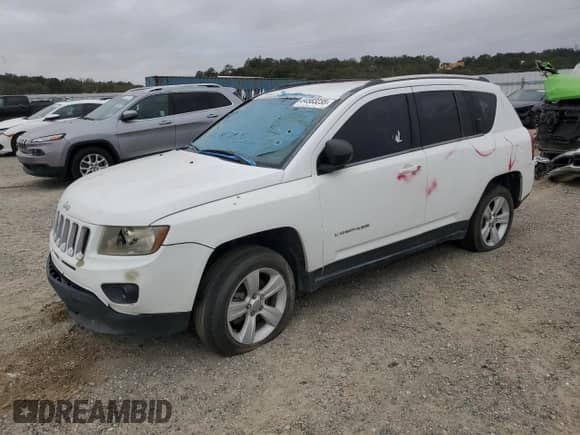 2014 Jeep Compass Sport z VIN 1C4NJCBA2ED548222, wystawiony jako Copart lot #84583235 z przebiegiem Nie podano mil oraz Czysty tytuł • Clean title. Historia ofert i sprzedaży dostępna na DreamBid. Obrazek 1.