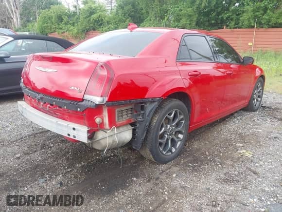 2017 Chrysler 300 S z VIN 2C3CCAGG3HH599825, wystawiony jako IAAI lot #42602096 z przebiegiem 69 329 mil mil oraz . Historia ofert i sprzedaży dostępna na DreamBid. Obrazek 4.