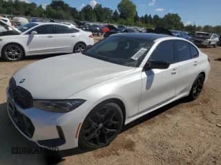 2025 BMW 3 Series M340i xDrive z VIN 3MW69FT00S8F63215, wystawiony jako Copart lot #70180695 z przebiegiem 1 054 mil mil oraz Szkoda całkowita • Salvage title. Historia ofert i sprzedaży dostępna na DreamBid. Obrazek 1.