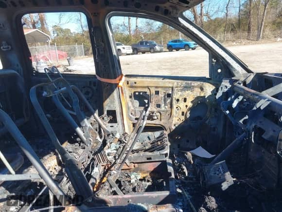 2005 Dodge 2500 SLT z VIN 3D7KS28C45G721055, wystawiony jako IAAI lot #41356713 z przebiegiem Nie podano mil oraz . Historia ofert i sprzedaży dostępna na DreamBid. Obrazek 5.