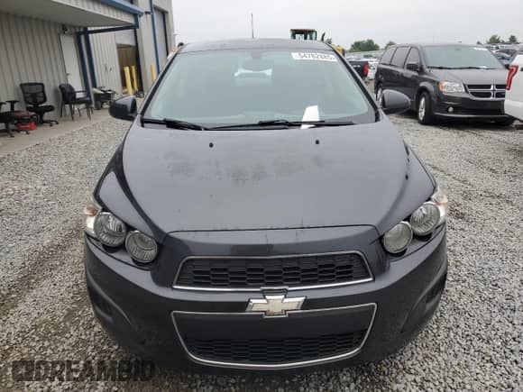2015 Chevrolet Sonic LT z VIN 1G1JC5SB0F4158534, wystawiony jako Copart lot #54782885 z przebiegiem 129 182 mil mil oraz Szkoda całkowita • Salvage title. Historia ofert i sprzedaży dostępna na DreamBid. Obrazek 5.