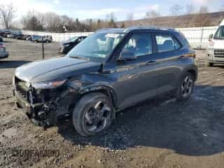 2023 Hyundai Venue SEL с VIN KMHRC8A3XPU276688, выставлен на аукционе Copart как лот 82487943 с пробегом 8 082 миль миль и . История ставок и продаж доступна на DreamBid. Изображение 1.