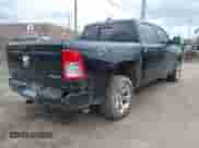 2022 Ram 1500 Big Horn z VIN 1C6RRFFG2NN423975, wystawiony jako IAAI lot #42307356 z przebiegiem 32 449 mil mil oraz . Historia ofert i sprzedaży dostępna na DreamBid. Obrazek 4.